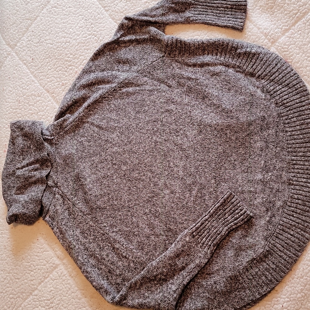 Leo & Nicole Women's‎ Cozy Gray Cowl Neck Sweater with Curved Hem Size Small